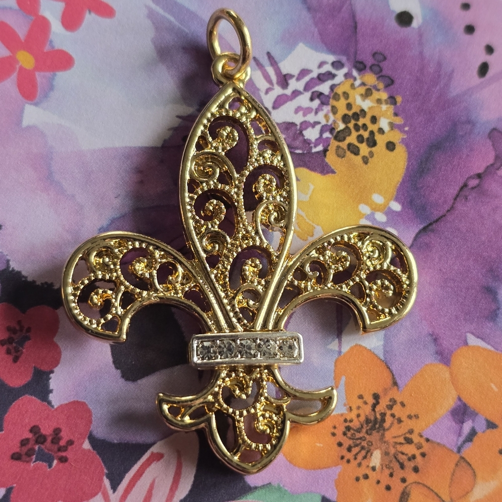 Fleur De Lis pendant charm gold and silver tone French New Orleans De lys